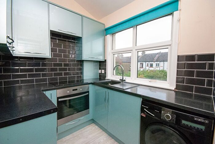 2 Bedroom Flat To Rent In Fairmead Avenue, Westcliff-On-Sea, SS0