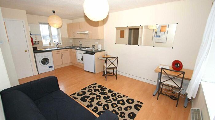 1 Bedroom Flat To Rent In Belle Vue Court, Hyde Park, Leeds, LS3