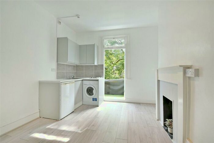 Studio To Rent In Buckley Road, Brondesbury, NW6