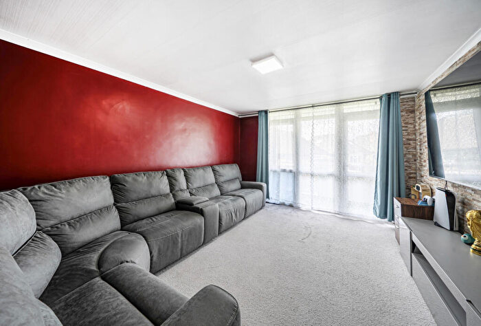 2 Bedroom Apartment For Sale In Barnhill Road, Wembley, HA9