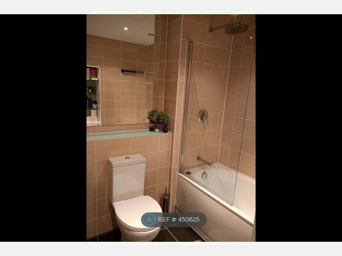 2 Bedroom Flat To Rent In Advent Way, Manchester, M4