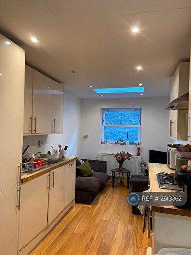 4 Bedroom Flat To Rent In Cavendish Road, London, SW12