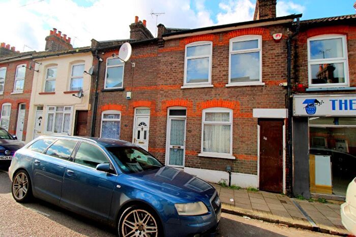 2 Bedroom Terraced House For Sale In Ashton Road, Luton, LU1