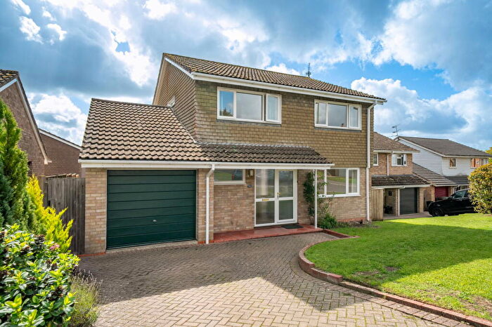 4 Bedroom Detached House For Sale In Lordsfield Gardens, Overton, Basingstoke, RG25