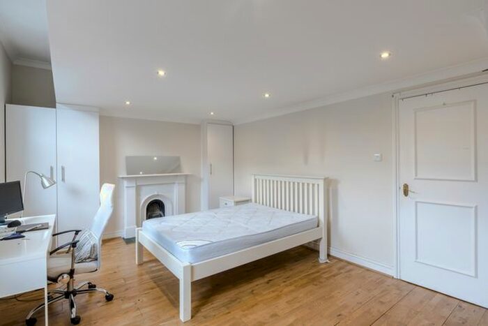 3 Bedroom Flat To Rent In Landor Road, London, SW9
