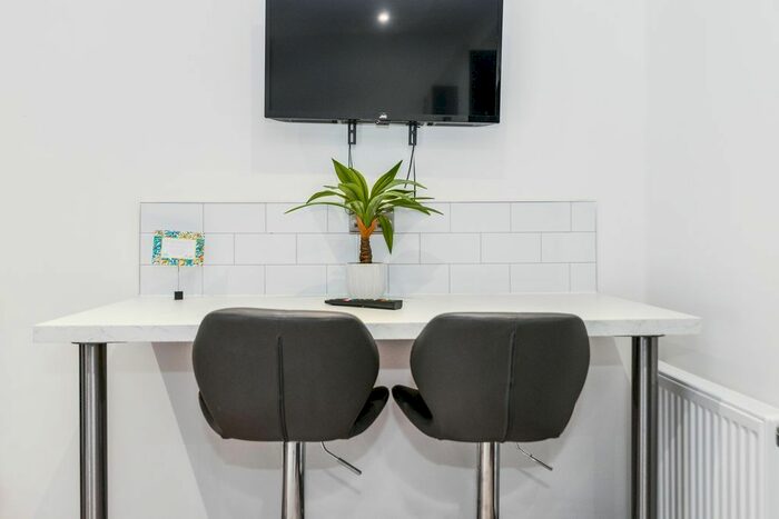 1 Bedroom Flat To Rent In Wiverton Road, Nottingham, NG7