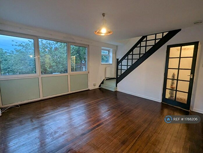 2 Bedroom Maisonette To Rent In Courtlands Avenue, Lee-London, SE12