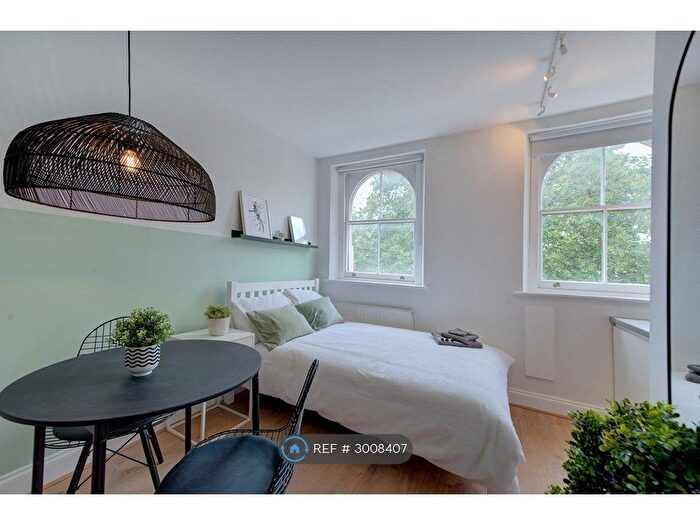 Studio To Rent In Kensington Garden Square, London, W2