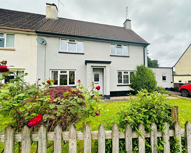 3 Bedroom Semi-Detached House For Sale In School Close, Bampton, Tiverton, EX16