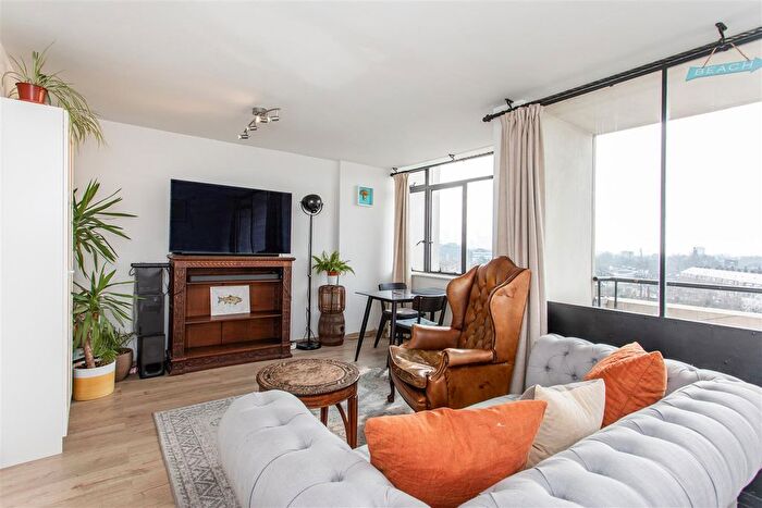 2 Bedroom Flat For Sale In Morpeth Street, Bethnal Green, E2