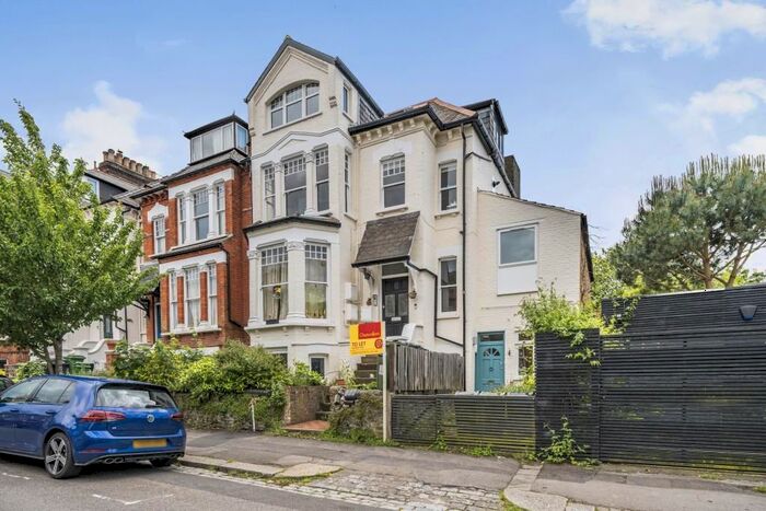 2 Bedroom Flat For Sale In Dickenson Road, Crouch Hill, N8