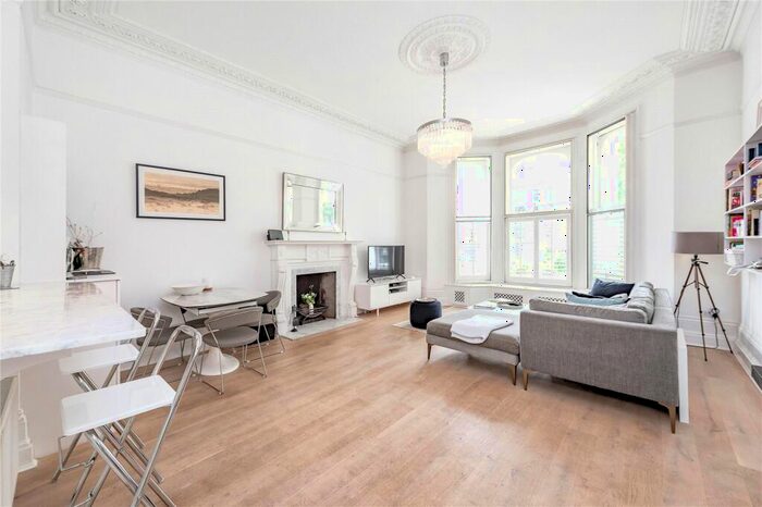 2 Bedroom Apartment To Rent In Redcliffe Gardens, London, SW10
