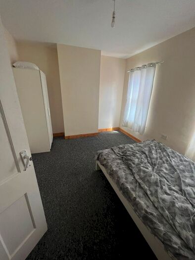 3 Bedroom Semi-Detached House To Rent In Saxon Road, Luton, LU3