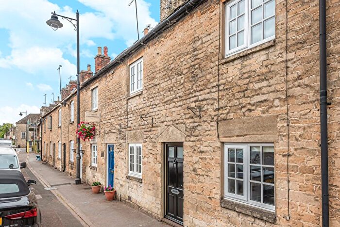 2 Bedroom Terraced House For Sale In London Road, Tetbury, GL8