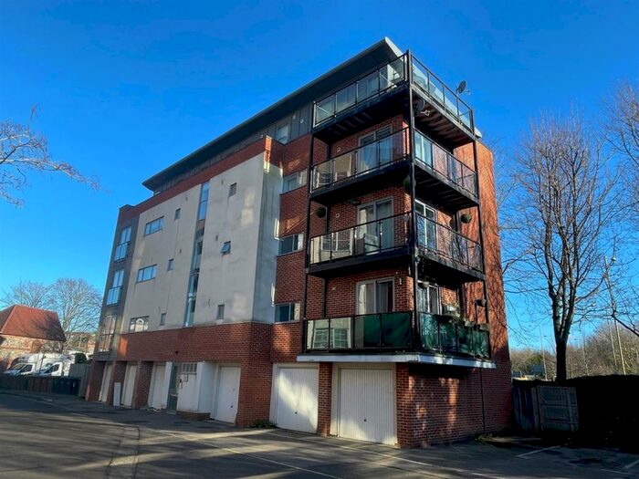 1 Bedroom Apartment To Rent In Suffolk Road, Andover, SP10