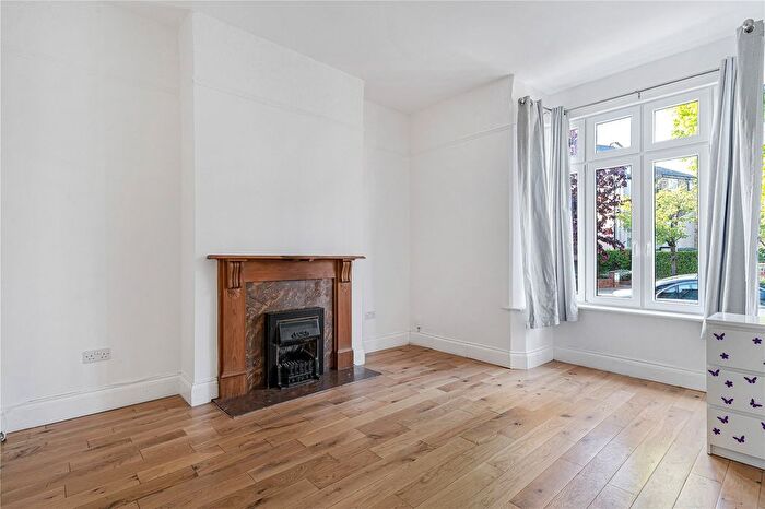 2 Bedroom Flat For Sale In Faraday Road, London, W3