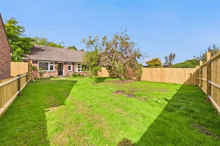 2 Bedroom Bungalow For Sale In Hampton Road, Newbury, Berkshire, RG14