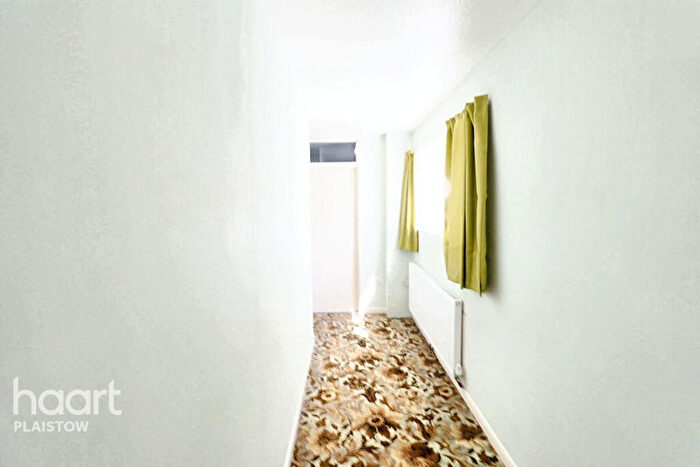 3 Bedroom End Of Terrace House For Sale In Atkinson Road Royal Docks, London, E16