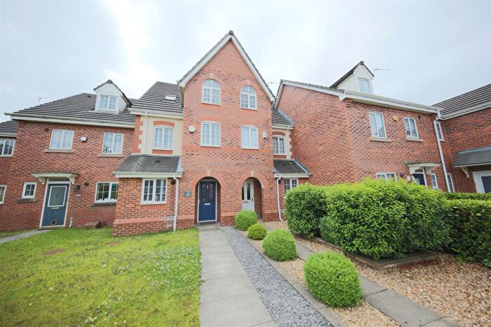 3 Bedroom Town House To Rent In Hornchurch Court, Heywood, Lancashire, OL10