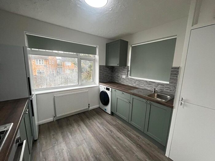 2 Bedroom Flat To Rent In Gulliver Close, Northolt, UB5