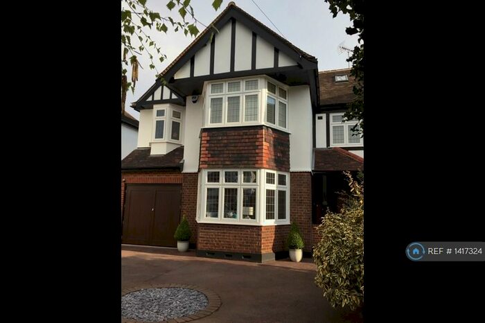 5 Bedroom Semi-Detached House To Rent In Stewart Avenue, Upminster, RM14