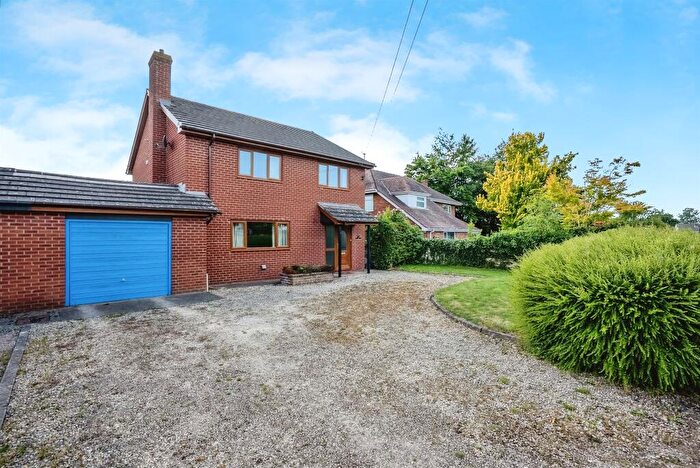 3 Bedroom Link Detached House For Sale In The Paddocks, Kingstone, Hereford, HR2