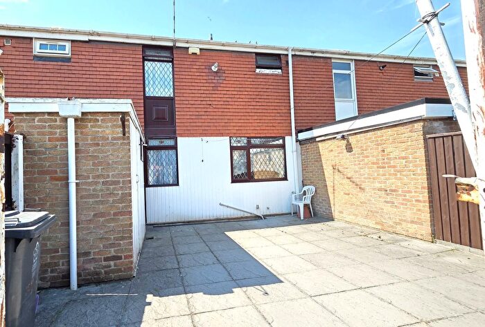 3 Bedroom Terraced House To Rent In Bucksburn Walk, Leicester, LE4