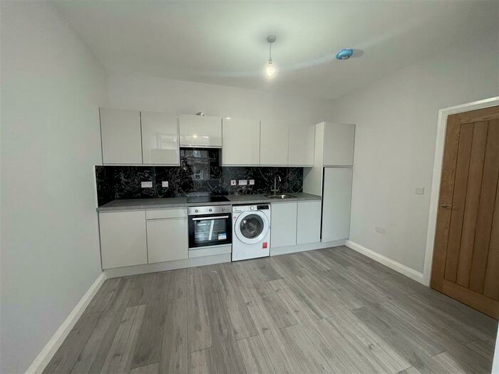 2 Bedroom Flat To Rent In Station Street, Burton On Trent, DE14