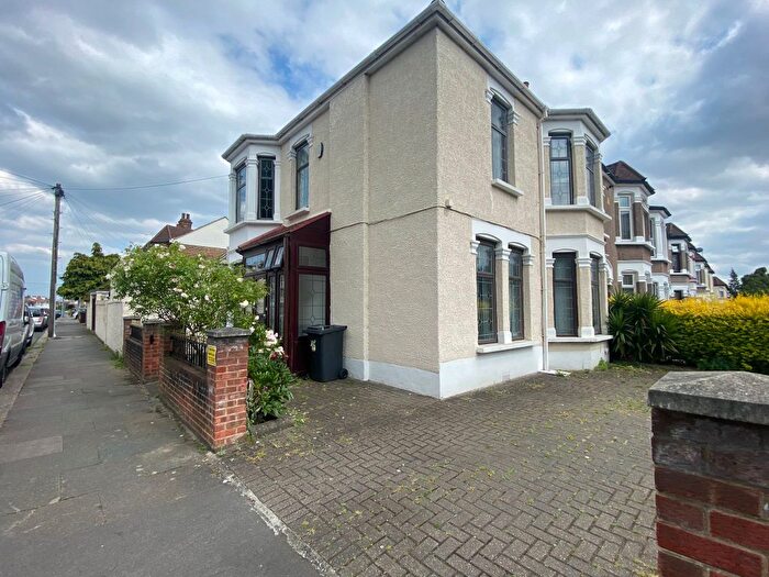 6 Bedroom End Of Terrace House To Rent In Balmoral Gardens, Ilford, IG3