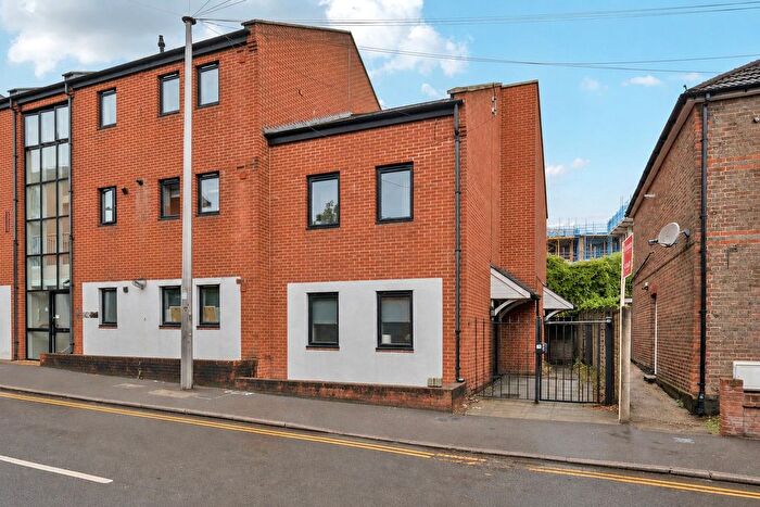 1 Bedroom Flat For Sale In Walnut Tree Close, Guildford, GU1