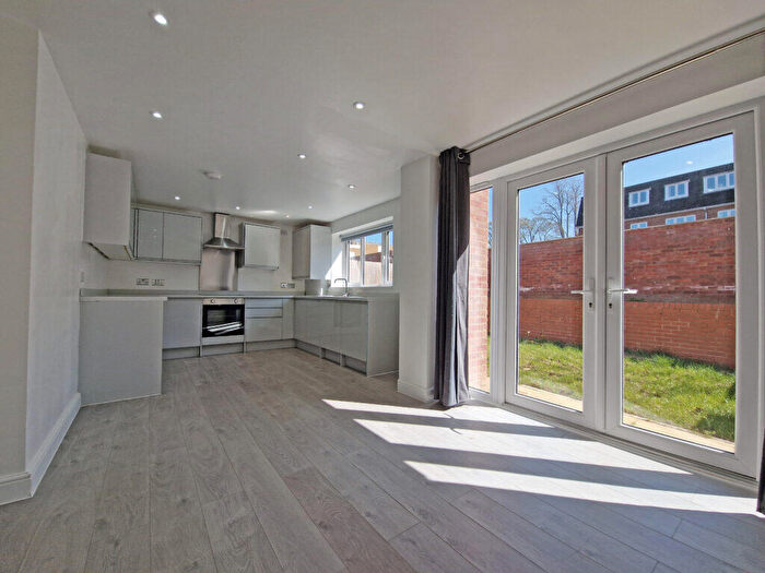 4 Bedroom Semi-Detached House To Rent In Westbeech Court, Banbury, Oxon, OX16