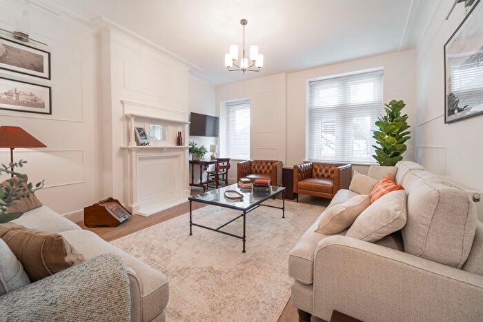 2 Bedroom Flat To Rent In The Quadrant, Hoylake, CH47