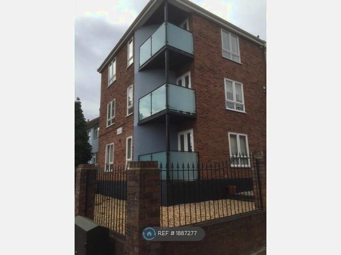 1 Bedroom Flat To Rent In Chigwell Road, South Woodford, E18
