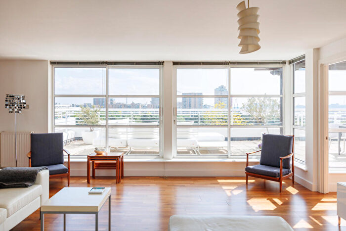 3 Bedroom Penthouse For Sale In Barrier Point, London, E16