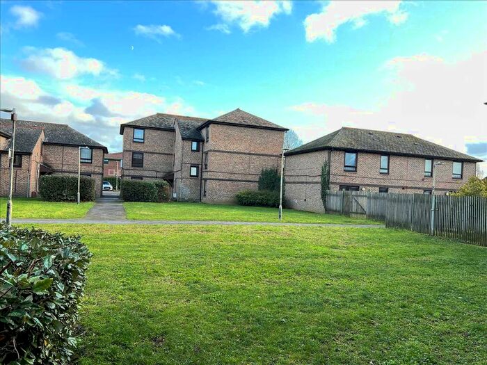 1 Bedroom Flat To Rent In Tamarisk Way, Cippenham, Slough, SL1