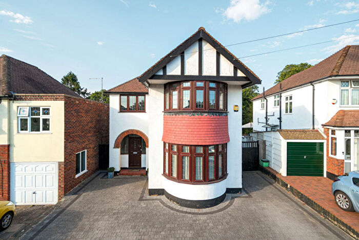 3 Bedroom Detached House For Sale In Cloonmore Avenue, Orpington, BR6