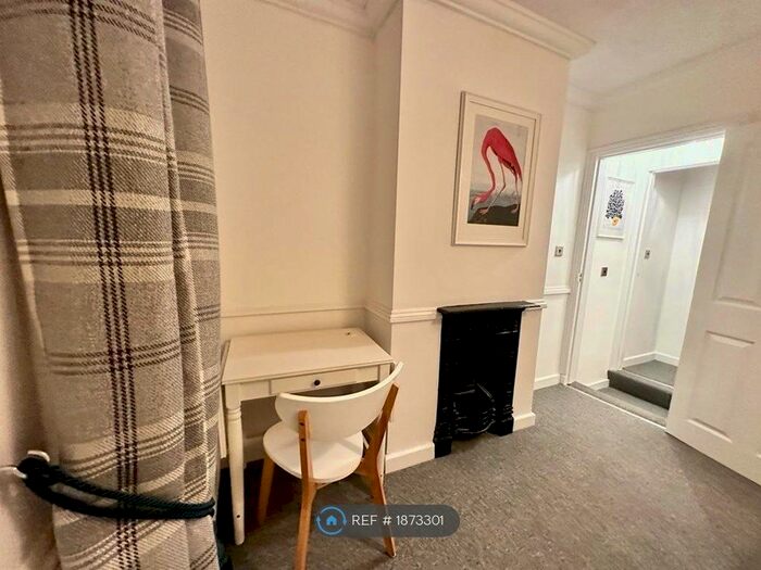 3 Bedroom End Of Terrace House To Rent In Hawk Cottage, Reading, RG1