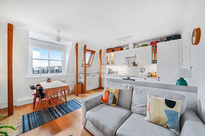 2 Bedroom Terraced House To Rent In Clissold Crescent, Stoke Newington, N16