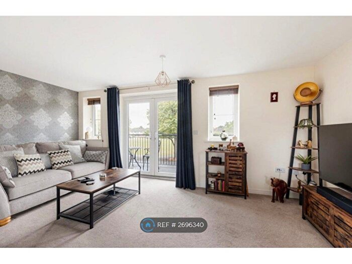 2 Bedroom Flat To Rent In Albermarle House, Romford, RM3