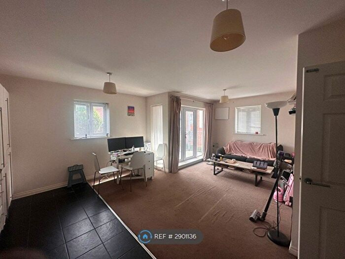 2 Bedroom Flat To Rent In Ashdown House, Reading, RG30