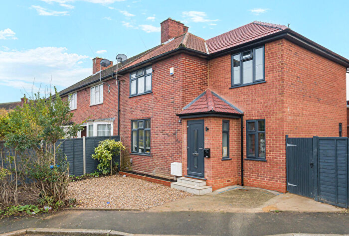 4 Bedroom End Of Terrace House For Sale In Neath Gardens, Morden, SM4