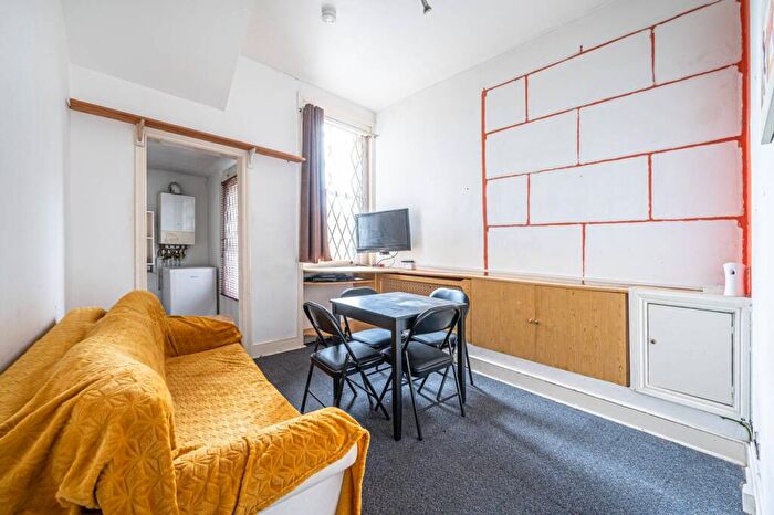 2 Bedroom Flat To Rent In West End Lane, West Hampstead, London, NW6