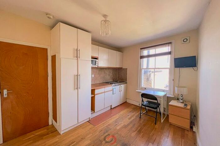 Studio To Rent In Blythe Road, Shepherds Bush, W14