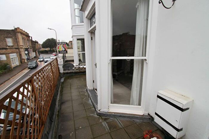 2 Bedroom Flat To Rent In Hill Road, Clevedon, BS21