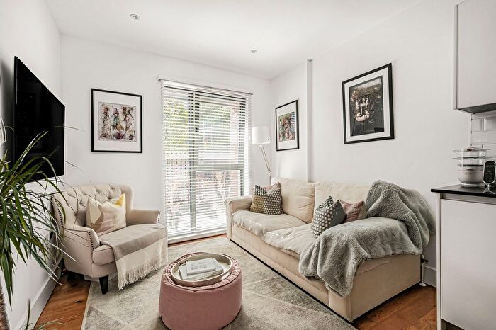 1 Bedroom Flat To Rent In Salisbury Street, London, W3
