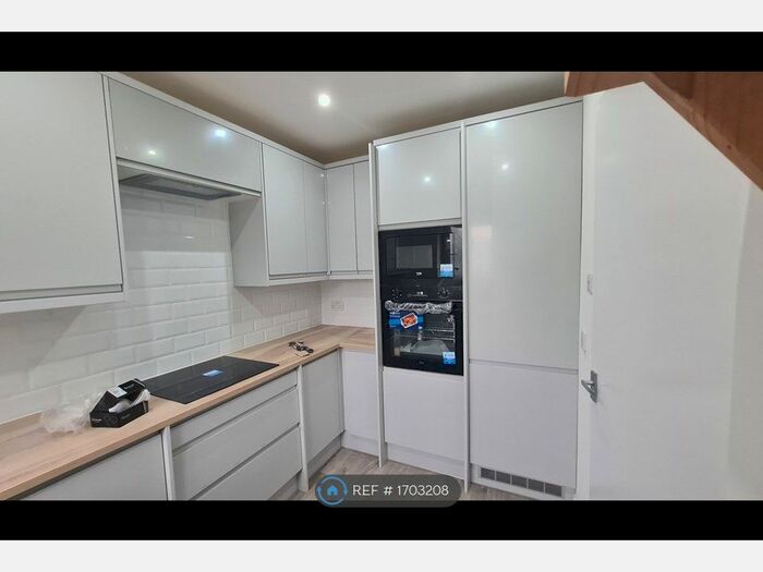 1 Bedroom Flat To Rent In Liardet Street, London, SE14