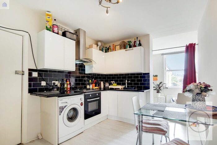 2 Bedroom Flat To Rent In Mitcham Road, London, SW17