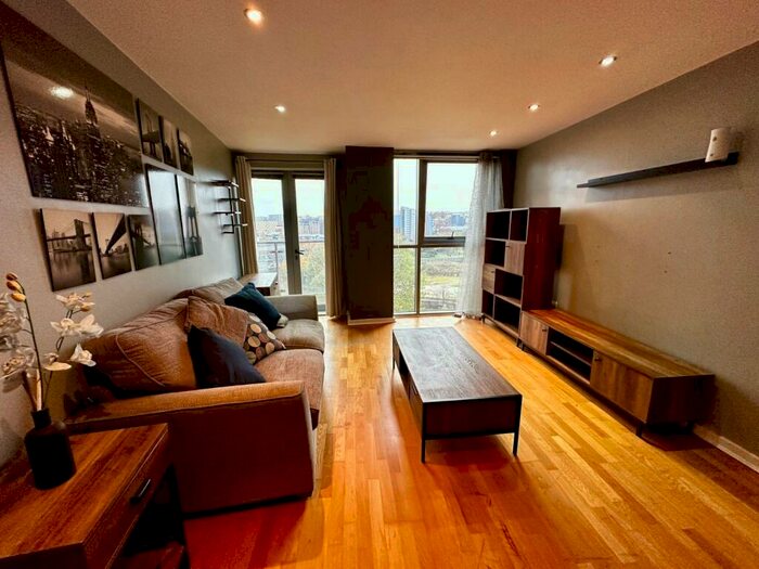 2 Bedroom Flat To Rent In Gotts Road, Leeds, West Yorkshire, LS12