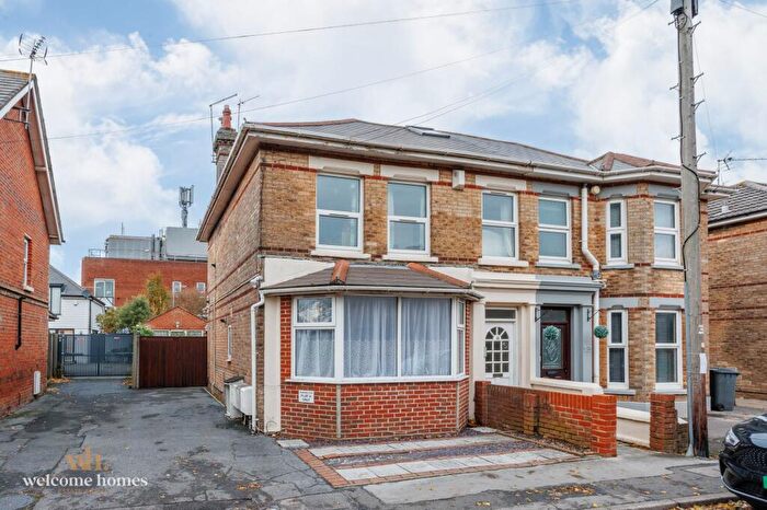 2 Bedroom Flat For Sale In Gladstone Road West, Bournemouth, BH1