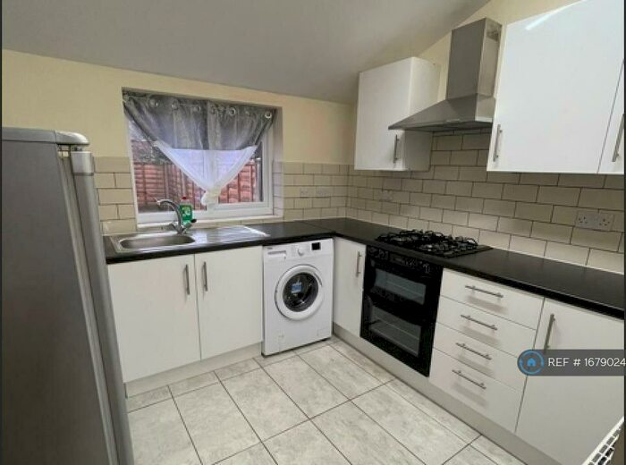 Studio To Rent In Mapperley, Nottingham, NG3
